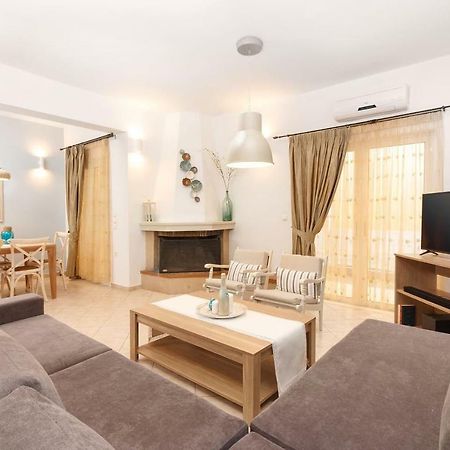 Ferienwohnung Charming And Comfy House Agia Marina Exterior foto