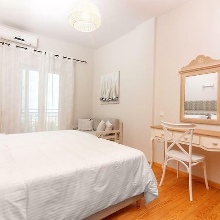 Ferienwohnung Charming And Comfy House Agia Marina Exterior foto