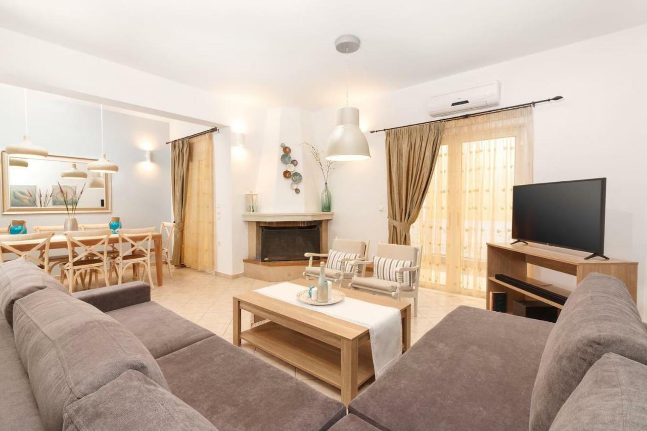 Ferienwohnung Charming And Comfy House Agia Marina Exterior foto