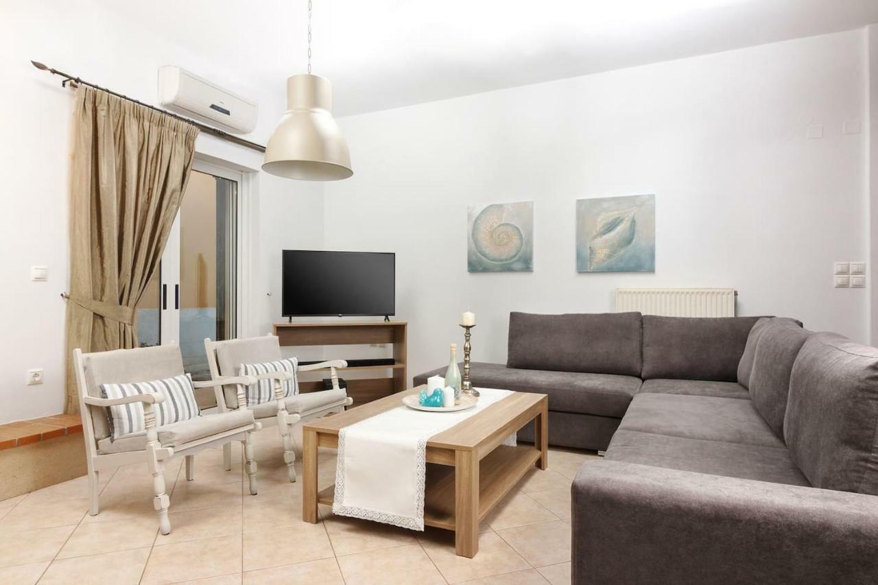 Ferienwohnung Charming And Comfy House Agia Marina Exterior foto