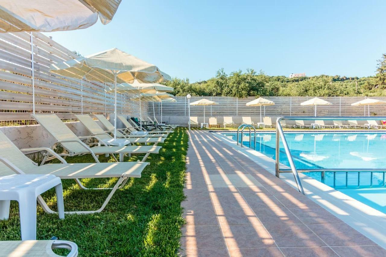 Ferienwohnung Charming And Comfy House Agia Marina Exterior foto