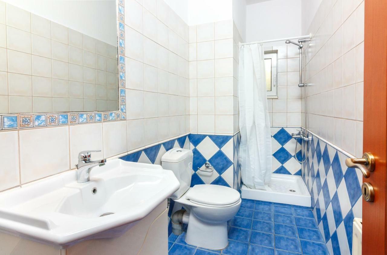 Ferienwohnung Charming And Comfy House Agia Marina Exterior foto