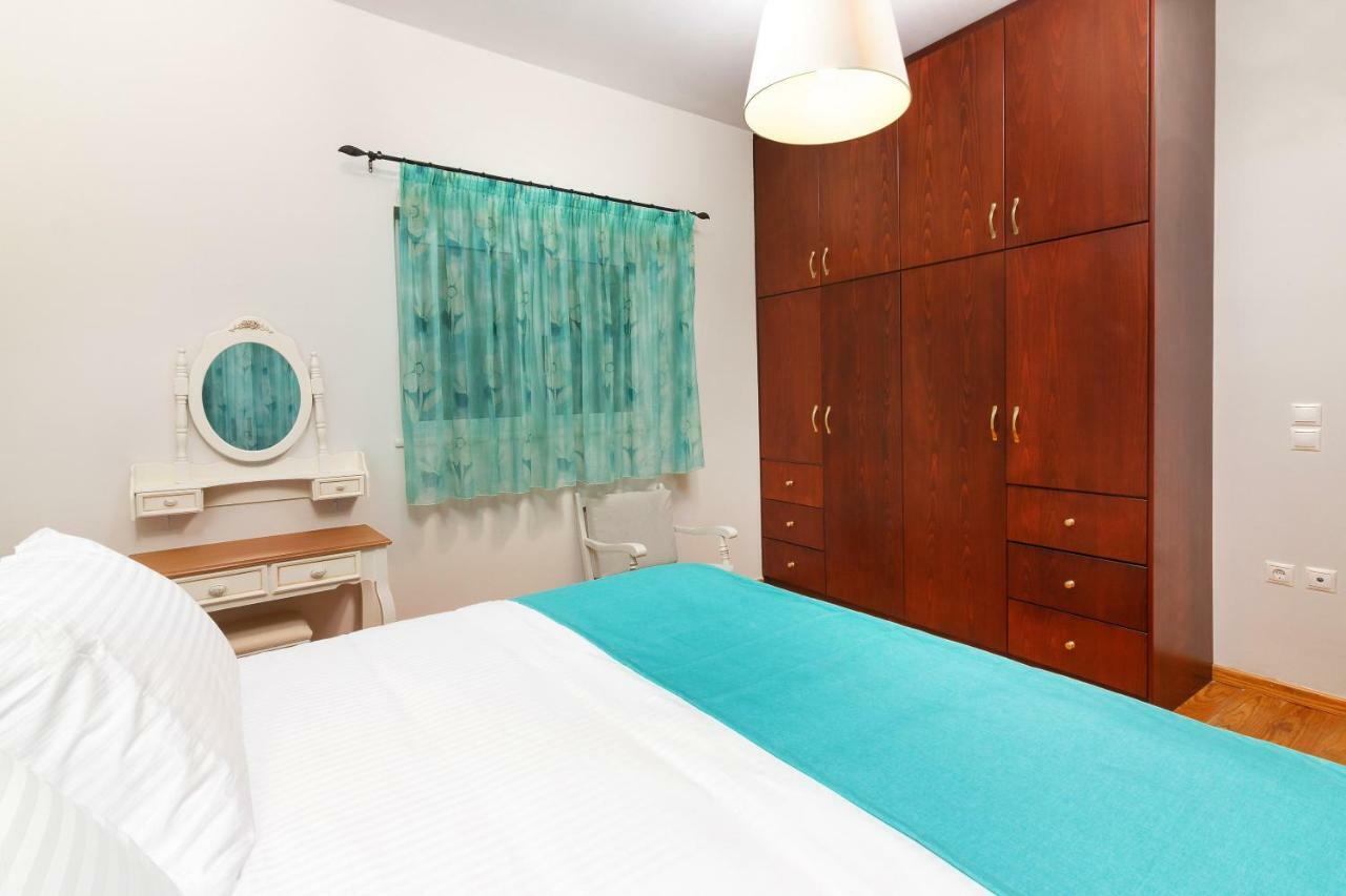 Ferienwohnung Charming And Comfy House Agia Marina Exterior foto