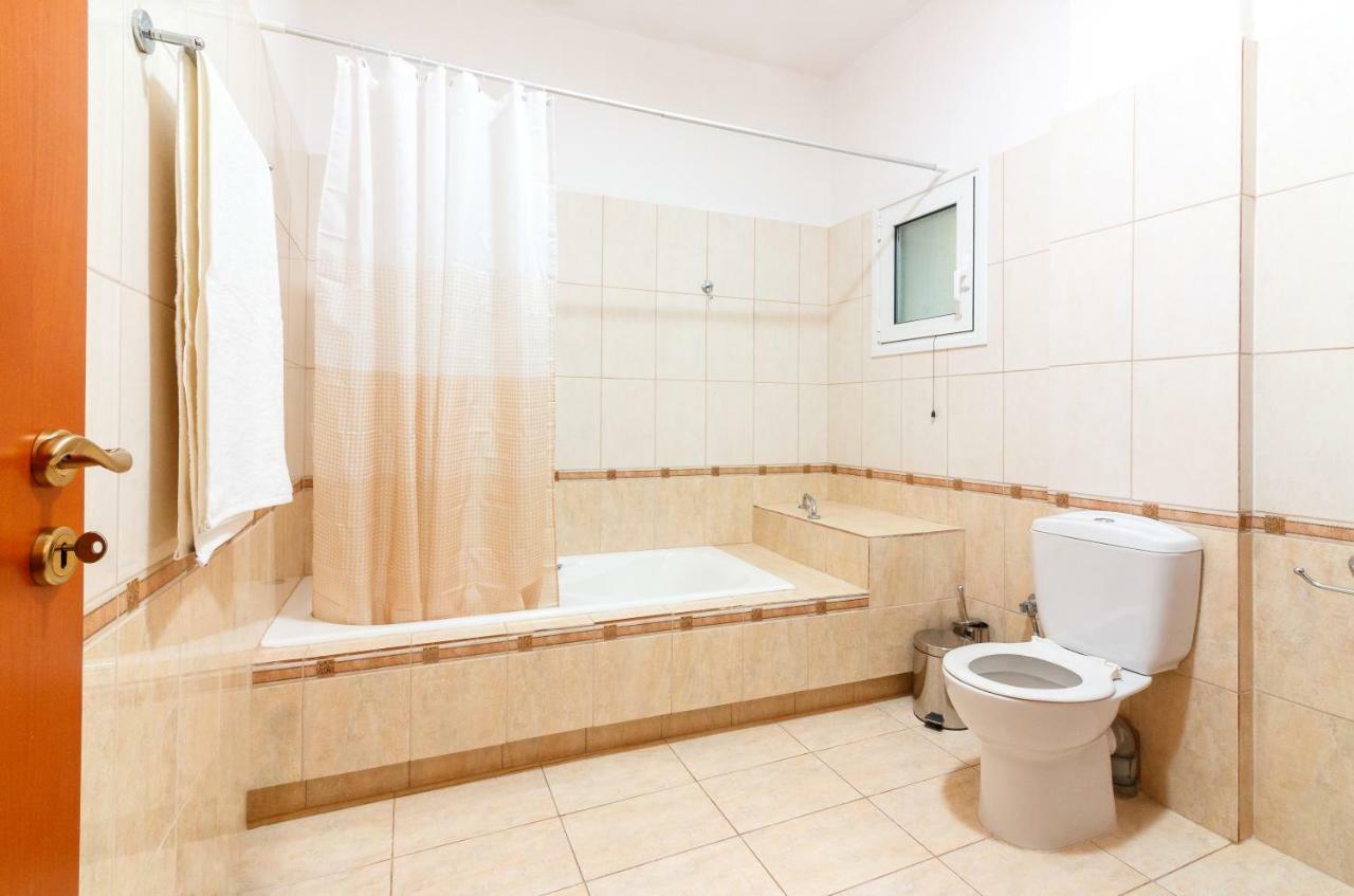 Ferienwohnung Charming And Comfy House Agia Marina Exterior foto