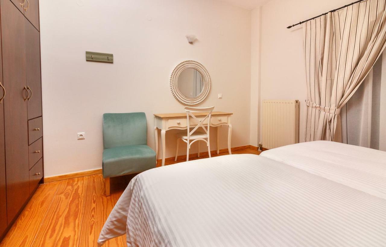Ferienwohnung Charming And Comfy House Agia Marina Exterior foto