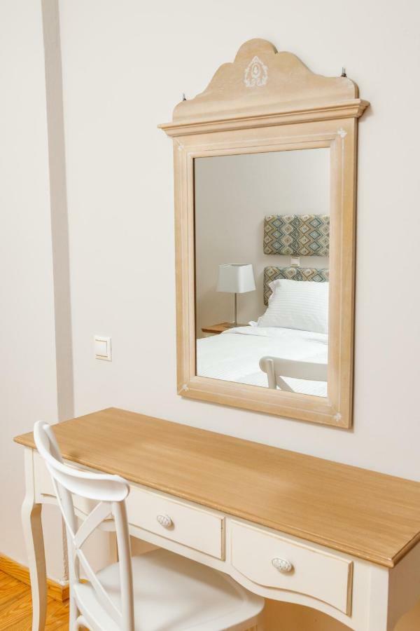 Ferienwohnung Charming And Comfy House Agia Marina Exterior foto