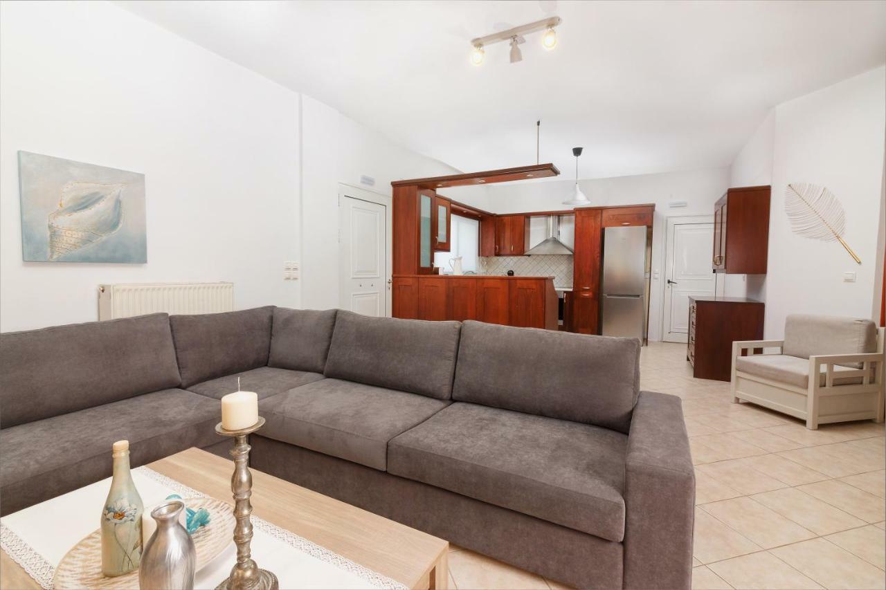 Ferienwohnung Charming And Comfy House Agia Marina Exterior foto