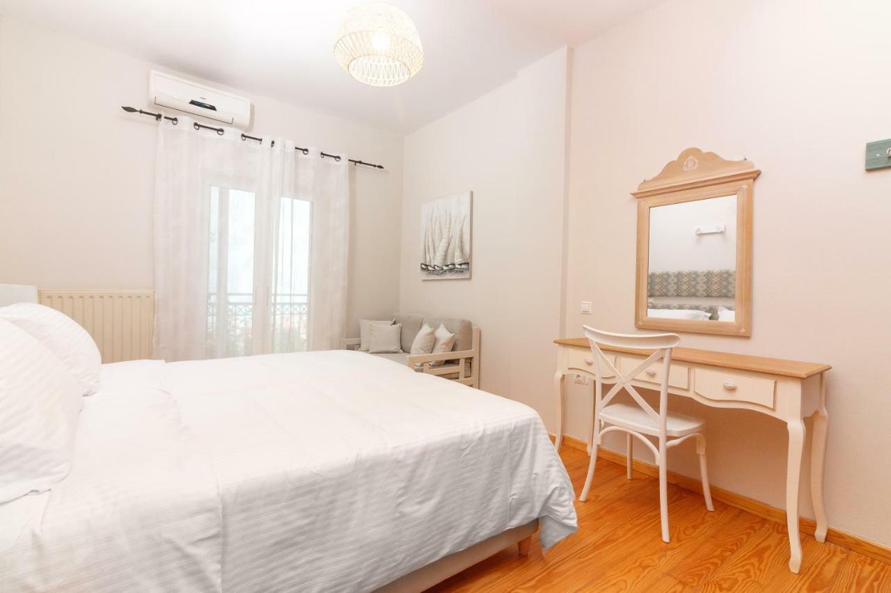 Ferienwohnung Charming And Comfy House Agia Marina Exterior foto